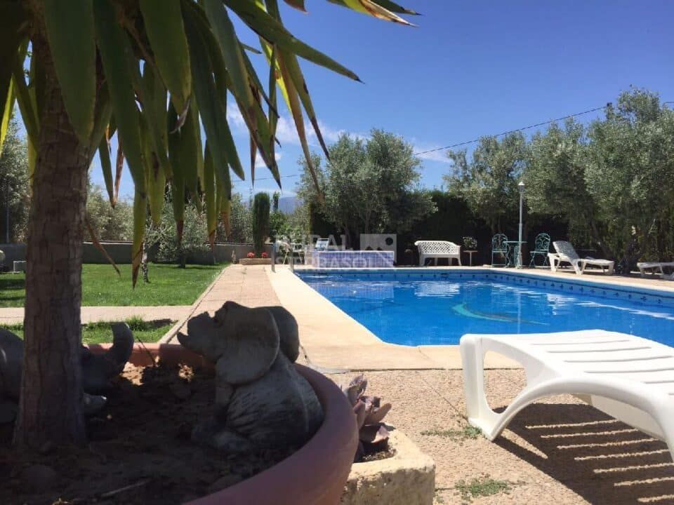 Cortijo Andaluz en Baza, con piscina y amplios jardines - Imagen 4