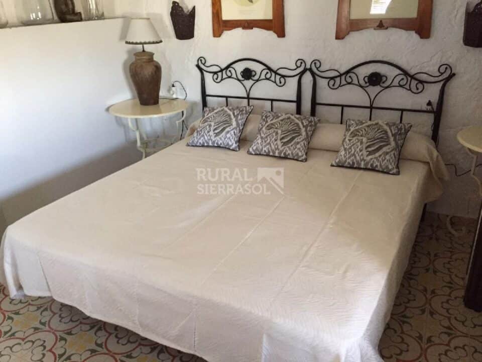 Cortijo Andaluz en Baza, con piscina y amplios jardines - Imagen 19