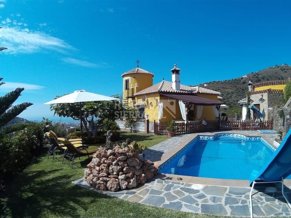 Maravillosa Villa en Torrox, con piscina y aire acondicionado - Imagen 2