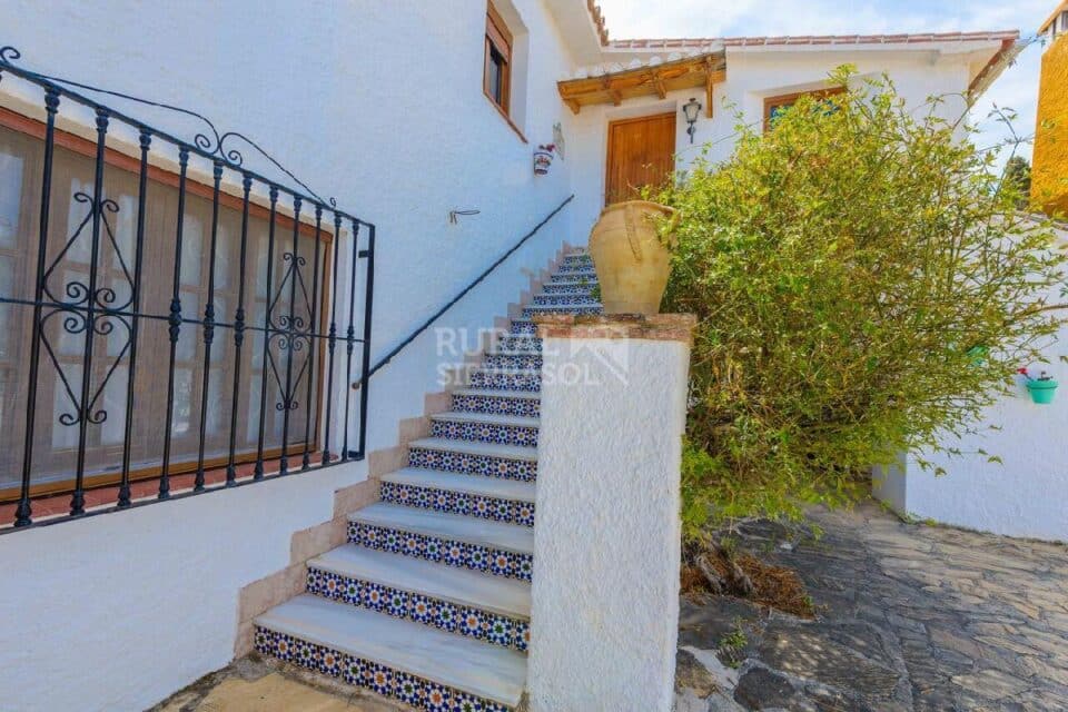 Escalera exterior de Casa rural en Alcaucín (Málaga)-3864