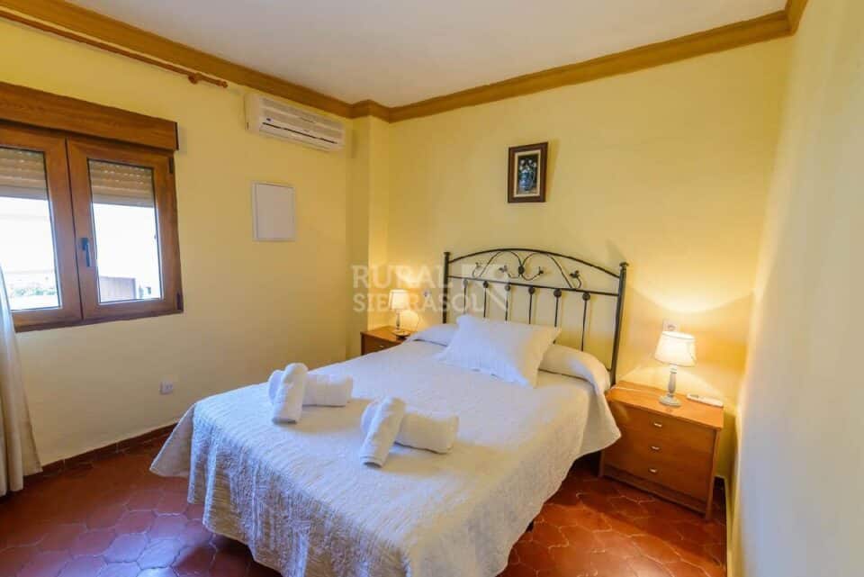 Habitación con cama doble de Casa rural en Alcaucín (Málaga)-3864