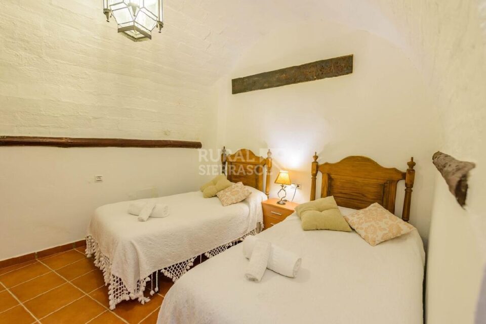 Dormitorio de Casa rural en Alcaucín (Málaga)-3865