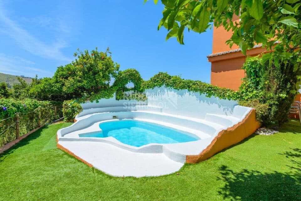 Piscina y jardín de Casa rural en Alcaucín (Málaga)-3865