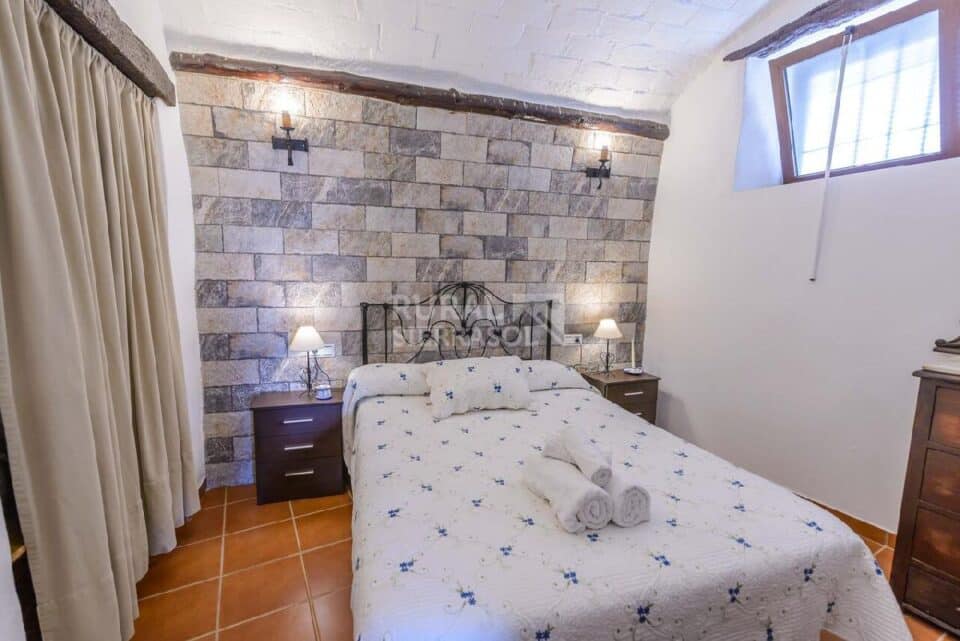 Dormitorio con cama doble de Casa rural en Alcaucín (Málaga)-3865