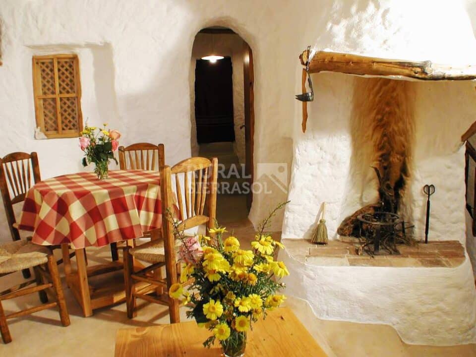 Maravillosa Casa Cueva en Baza, con chimenea y wifi - Imagen 10