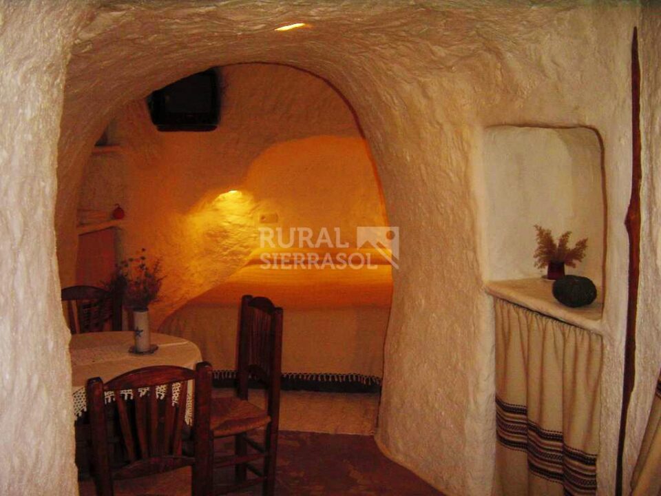 Magnífica Casa Cueva en Baza, con piscina y wifi - Imagen 8