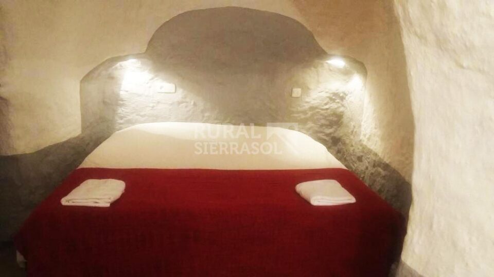 Magnífica Casa Cueva en Baza, con piscina y wifi - Imagen 10