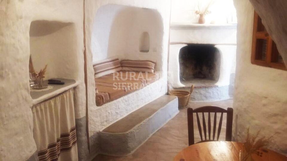Magnífica Casa Cueva en Baza, con piscina y wifi - Imagen 14