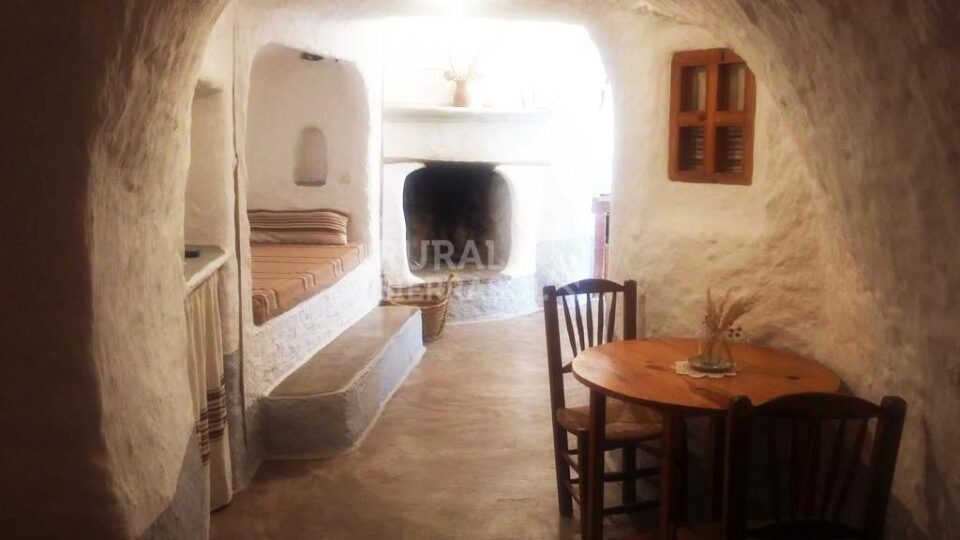 Magnífica Casa Cueva en Baza, con piscina y wifi - Imagen 18
