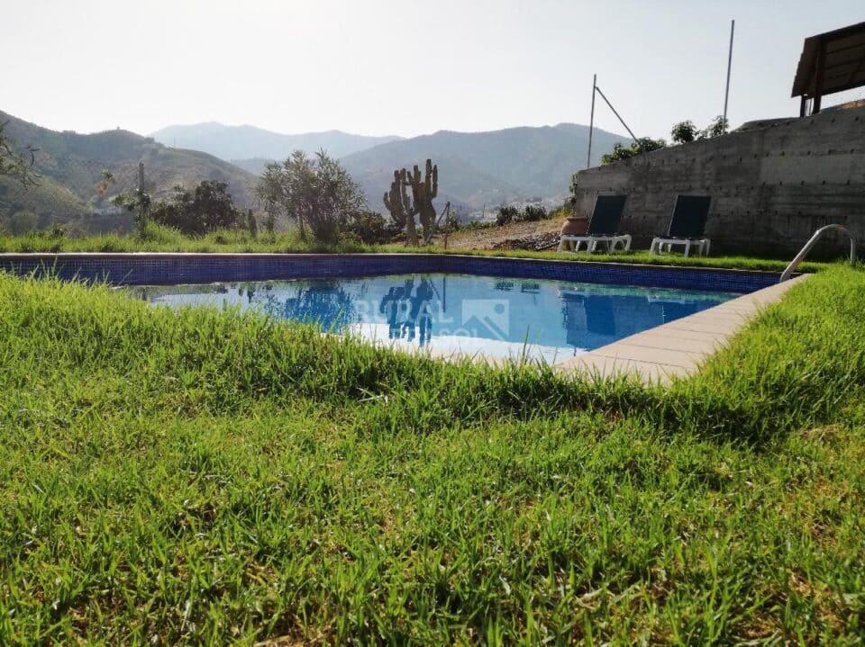 Maravillosa Casa Rural en El Borge, con piscina y wifi - Imagen 4