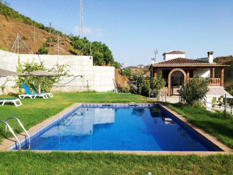 Maravillosa Casa Rural en El Borge, con piscina y wifi - Imagen 5