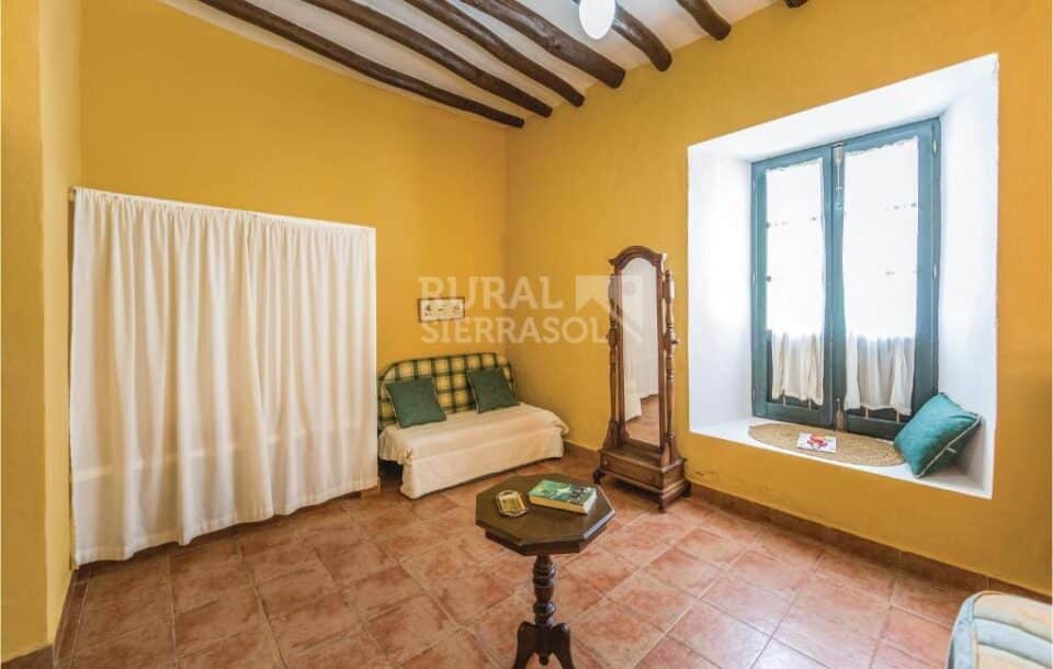 Amplia habitación de Casa rural en Cuevas del Becerro (Málaga)-1091