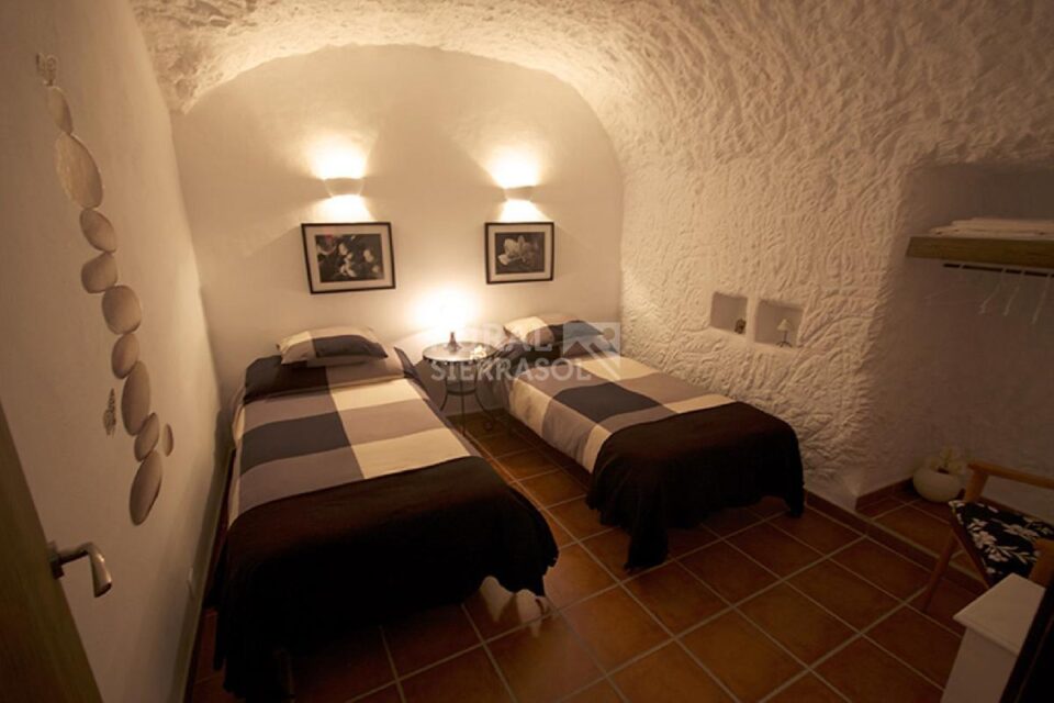 Acogedora Casa Cueva en Freila, con piscina y aire acondicionado - Imagen 15