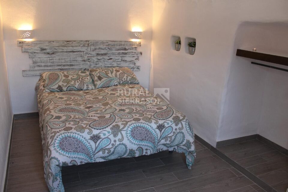Magnífica Casa Cueva en Freila, con chimenea, piscina y aire acondicionado - Imagen 5
