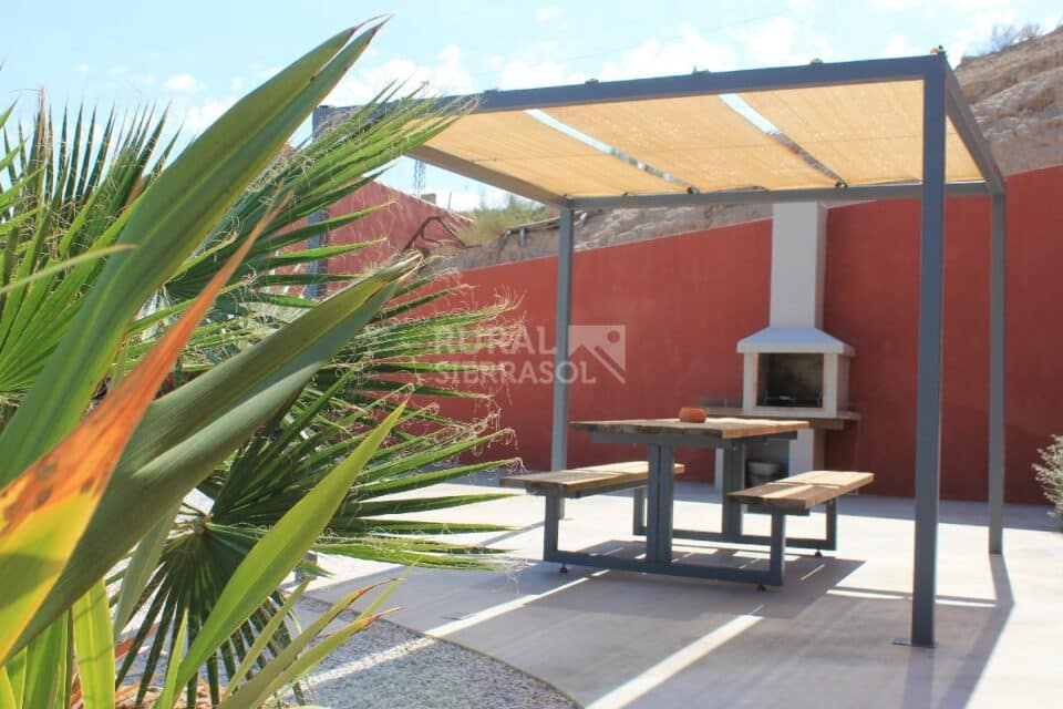 Magnífica Casa Cueva en Freila, con chimenea, piscina y aire acondicionado - Imagen 11