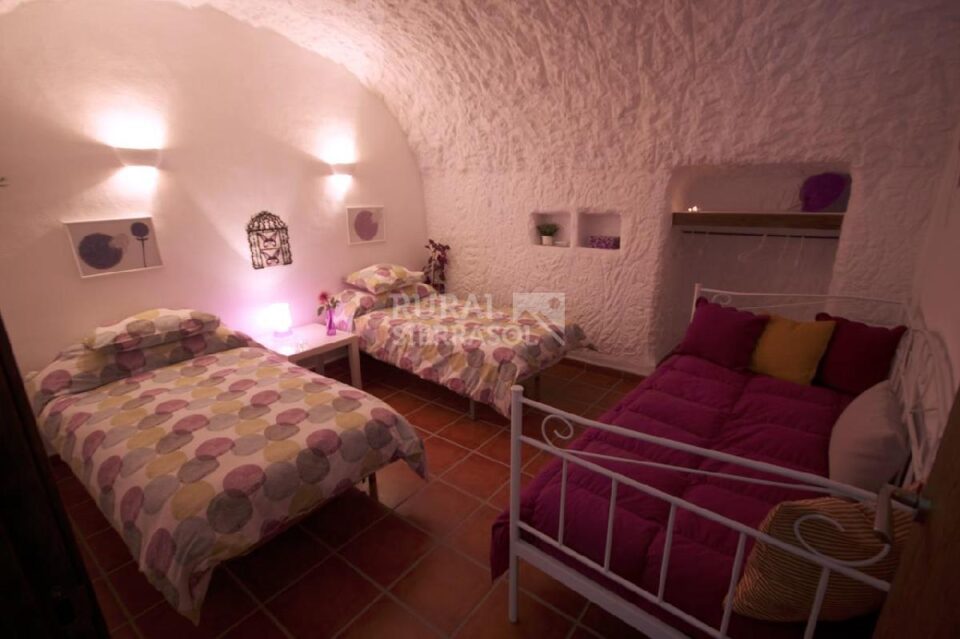 Impresionante Casa Cueva en Freila, especial para grandes grupos - Imagen 19