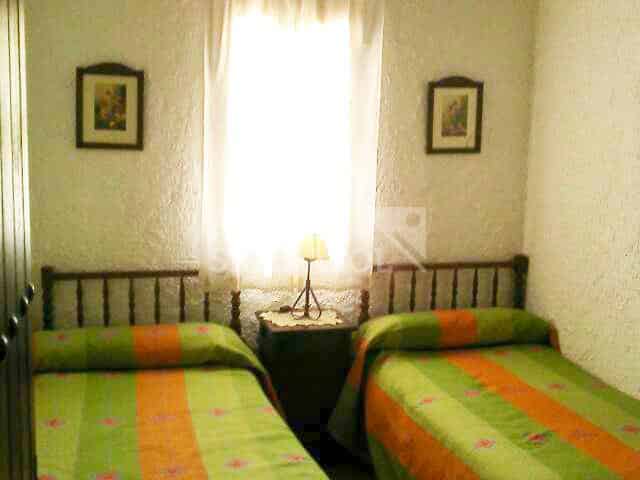 Habitación con dos camas de Casa rural en Alfarnate (Málaga)-3954