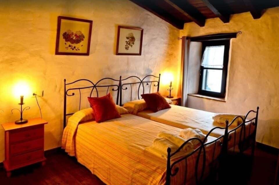Casa Rural en Cortes de la Frontera con spa-hidromasaje, chimenea y barbacoa - Imagen 4