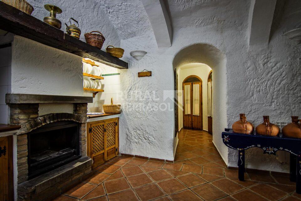 Amplia Casa Cueva en Guadix con calefacción y barbacoa - Imagen 4