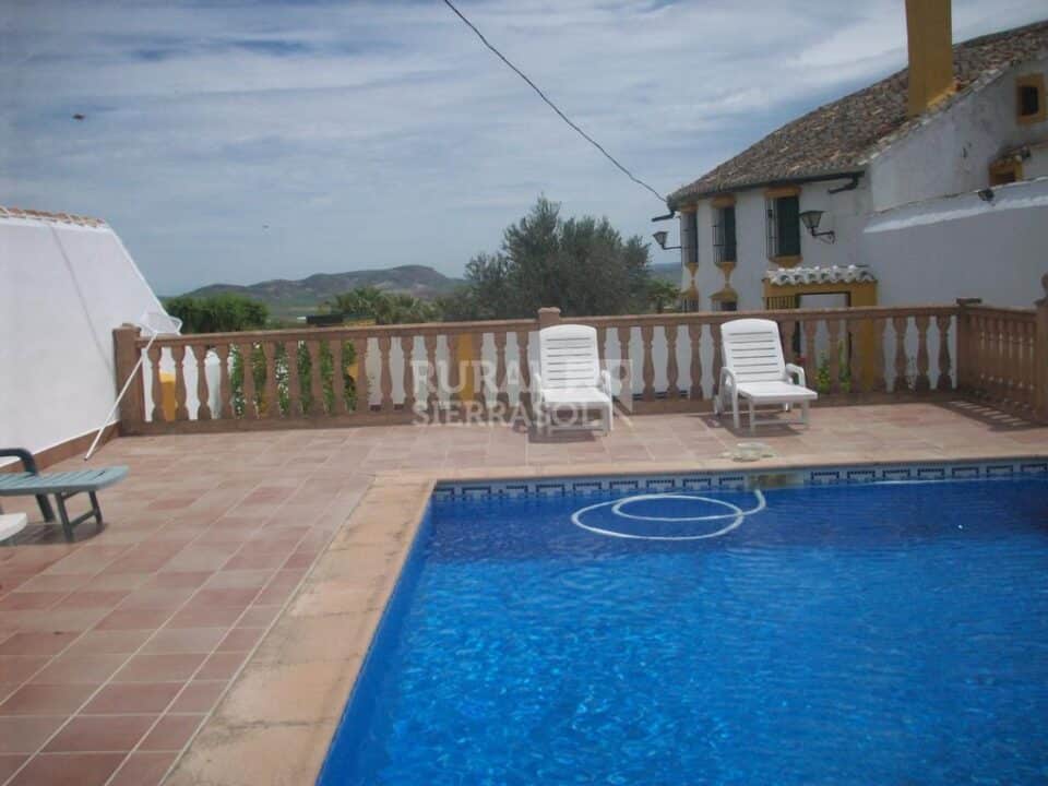 Cortijo cerealista del siglo XIX con chimenea, piscina y barbacoa en Cañete la Real - Imagen 4