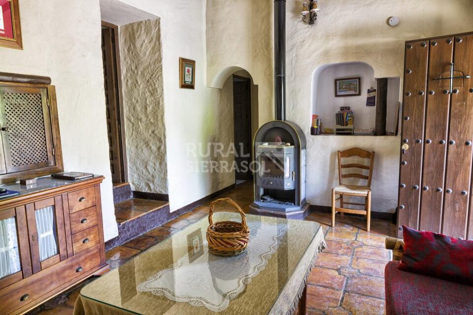 Maravillosa Casa Rural en Casabermeja, con piscina barbacoa y wifi - Imagen 3