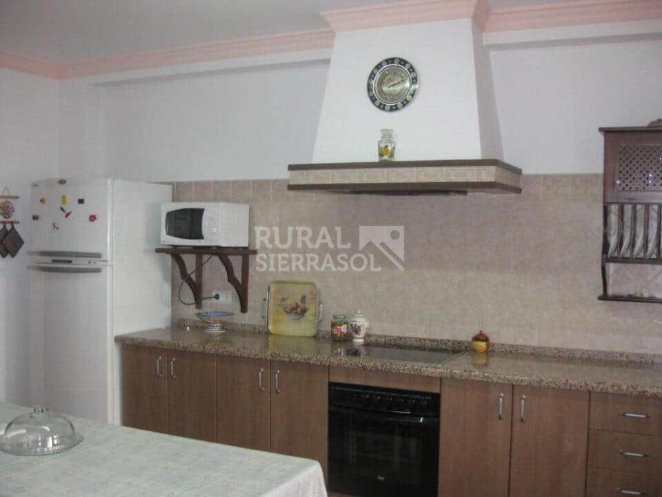 Acogedora Casa Rural en Cuevas del Becerro, con chimenea y calefacción - Imagen 14