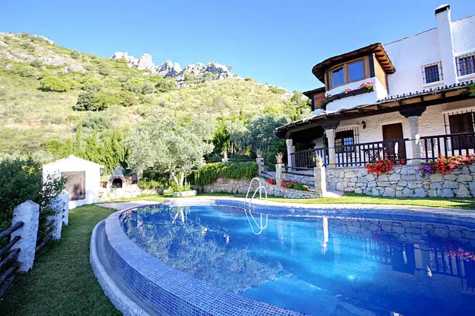 Piscina y jardín de Casa rural en El Chorro - Álora (Málaga)-3093