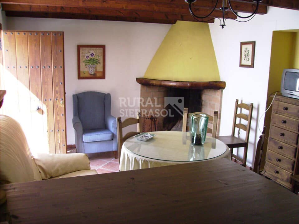 Acogedora Casa Rural en Genalguacil, con barbacoa y chimenea - Imagen 4