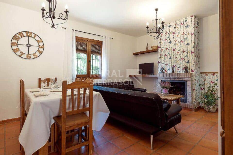 Acogedora Casa Rural en Huétor de Santillán, con chimenea y barbacoa - Imagen 4