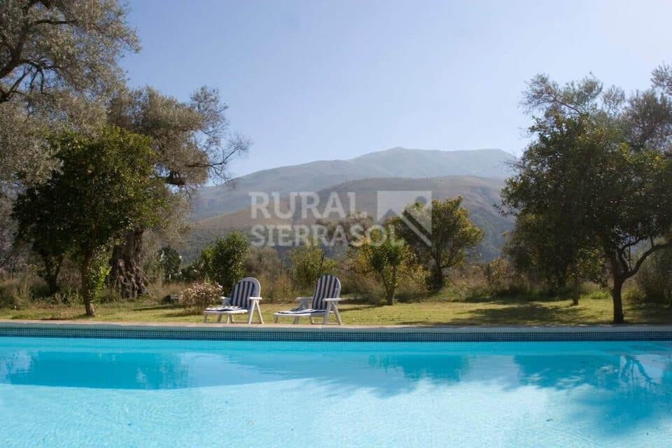 Encantadora Casa Rural con piscina, barbacoa y amplia zona de césped, en Órgiva - Imagen 4