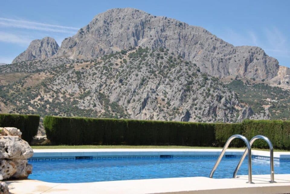 Precioso Alojamiento Rural en Periana con piscina rodeada de césped y wi-fi - Imagen 4