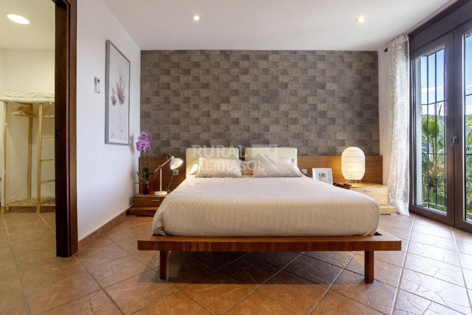 Dormitorio con cama doble de Casa rural en Alcaucín (Málaga)-4035