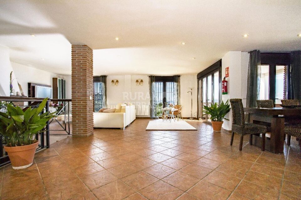 Amplio salón de Casa rural en Alcaucín (Málaga)-4035