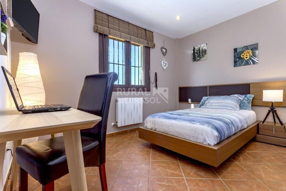 Habitación con cama doble de Casa rural en Alcaucín (Málaga)-4035