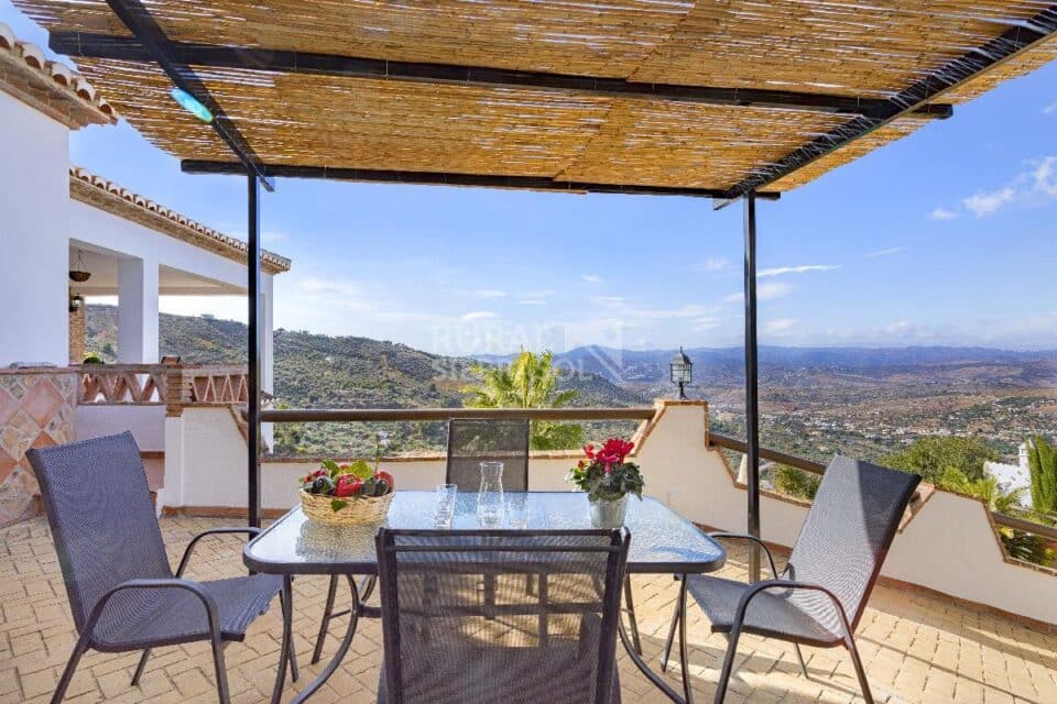 Terraza con vistas de Casa rural en Alcaucín (Málaga)-4035