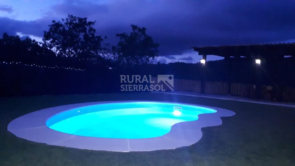 Maravillosa Villa en Gaucín, con piscina y gran jardín - Imagen 5