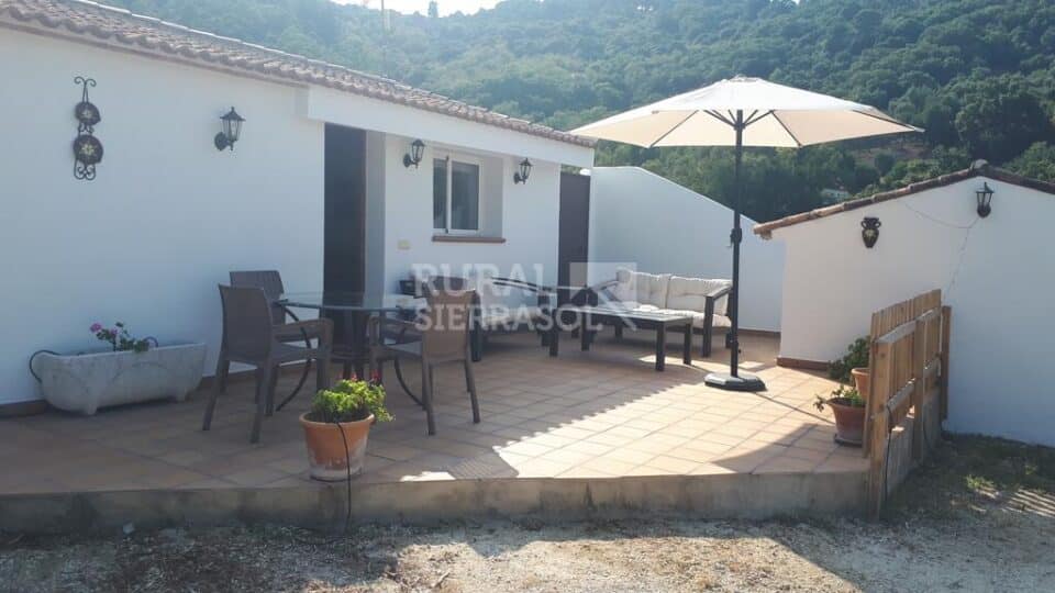 Maravillosa Villa en Gaucín, con piscina y gran jardín - Imagen 6