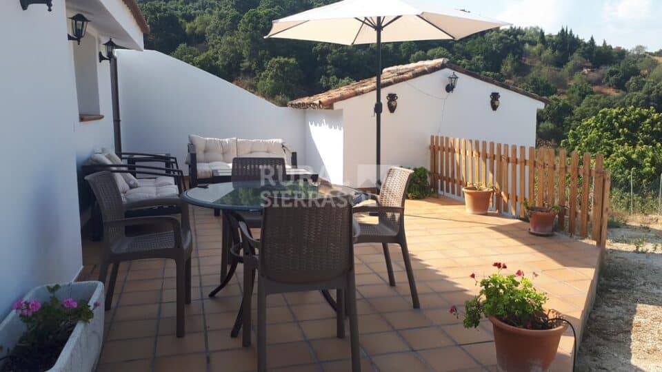 Maravillosa Villa en Gaucín, con piscina y gran jardín - Imagen 7
