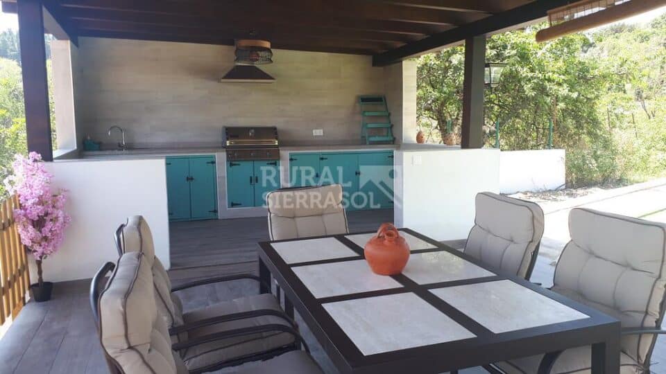 Maravillosa Villa en Gaucín, con piscina y gran jardín - Imagen 8