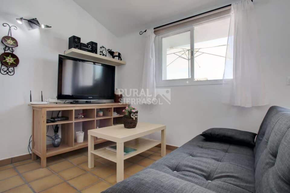 Maravillosa Villa en Gaucín, con piscina y gran jardín - Imagen 17