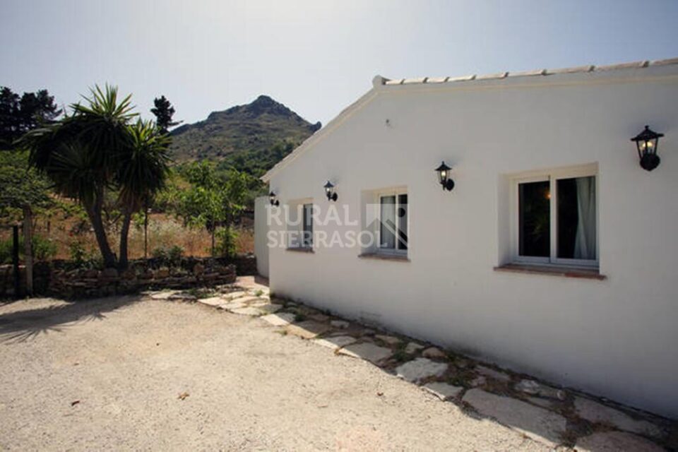 Maravillosa Villa en Gaucín, con piscina y gran jardín - Imagen 33