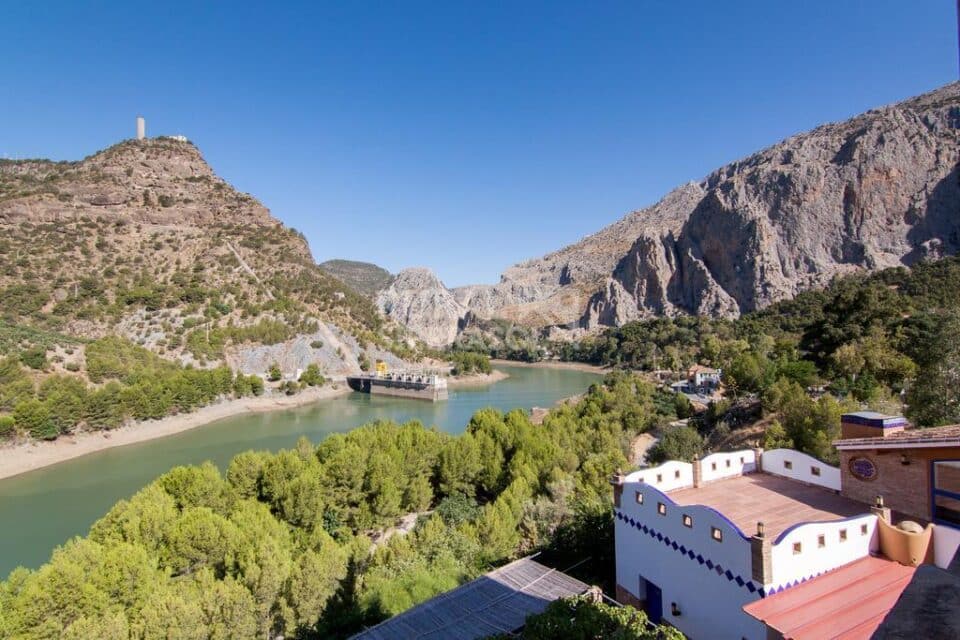 Acogedor Apartamento Rural junto al Caminito del Rey, con piscina, aire acondicionado y wifi - Imagen 41