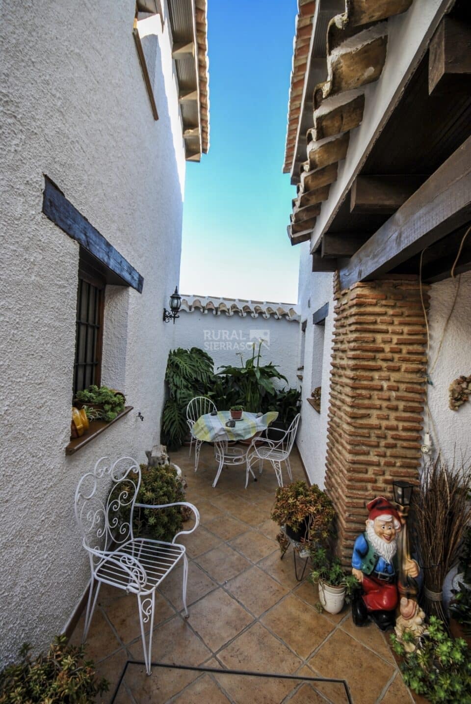 Precioso Alojamiento Rural en Periana con piscina rodeada de césped y wi-fi - Imagen 19