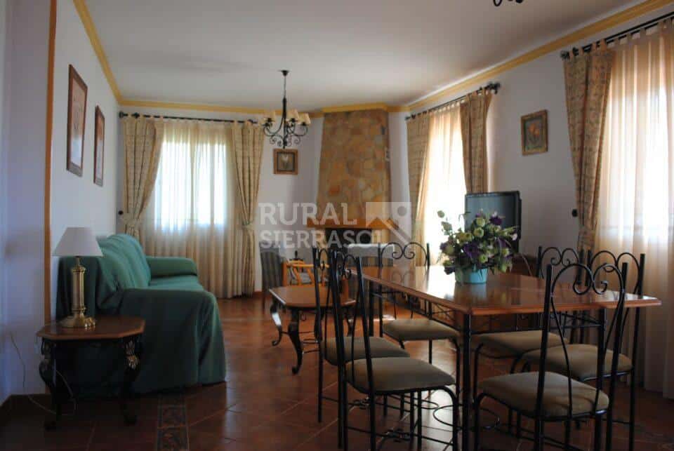 Salón con perspectiva de casa rural en Periana (referencia 1003)