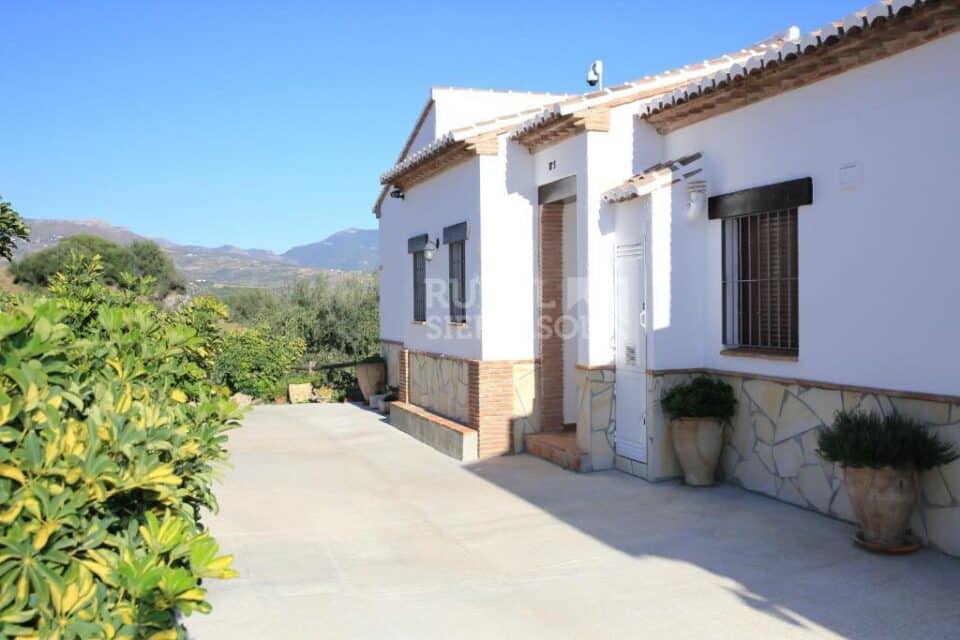Conjunto de siete Casas Rurales junto al Lago de La Viñuela - Imagen 43