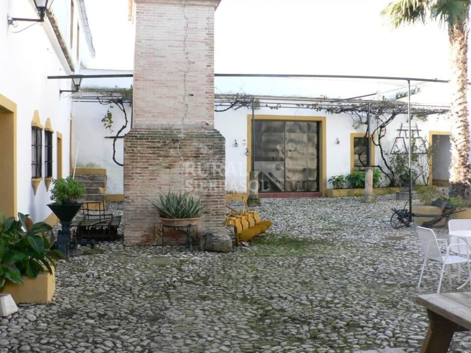 Cortijo cerealista del siglo XIX con chimenea, piscina y barbacoa en Cañete la Real - Imagen 44