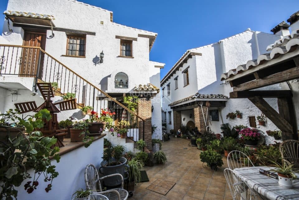Precioso Alojamiento Rural en Periana con piscina rodeada de césped y wi-fi - Imagen 22