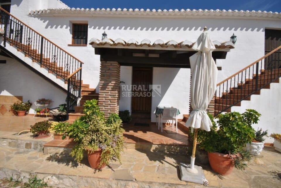 Precioso Alojamiento Rural en Periana con piscina rodeada de césped y wi-fi - Imagen 23