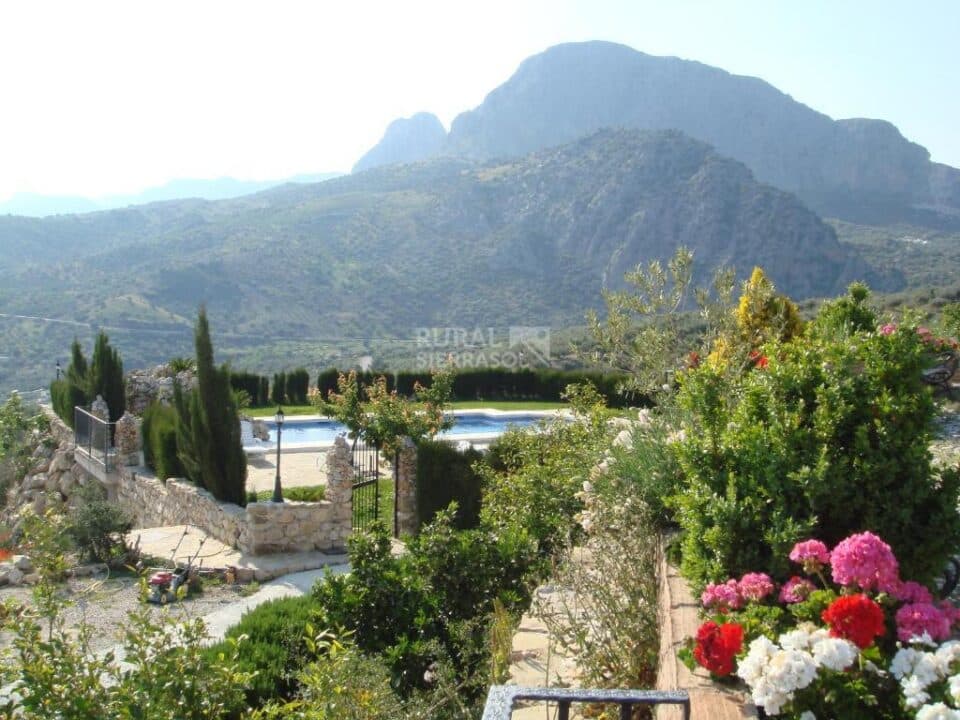 Precioso Alojamiento Rural en Periana con piscina rodeada de césped y wi-fi - Imagen 24