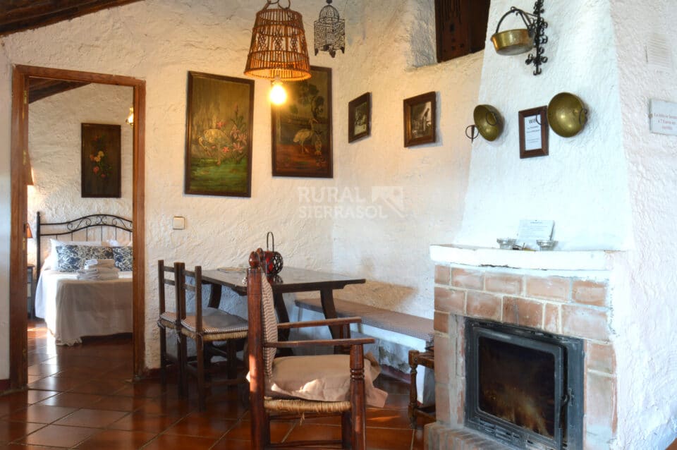 Coqueta Casa Rural en Alfarnatejo con piscina, gran jardín y chimenea - Imagen 29